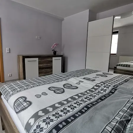 Neu! Ferienglueck - Moderne Fewo- Apartmán Gornsdorf